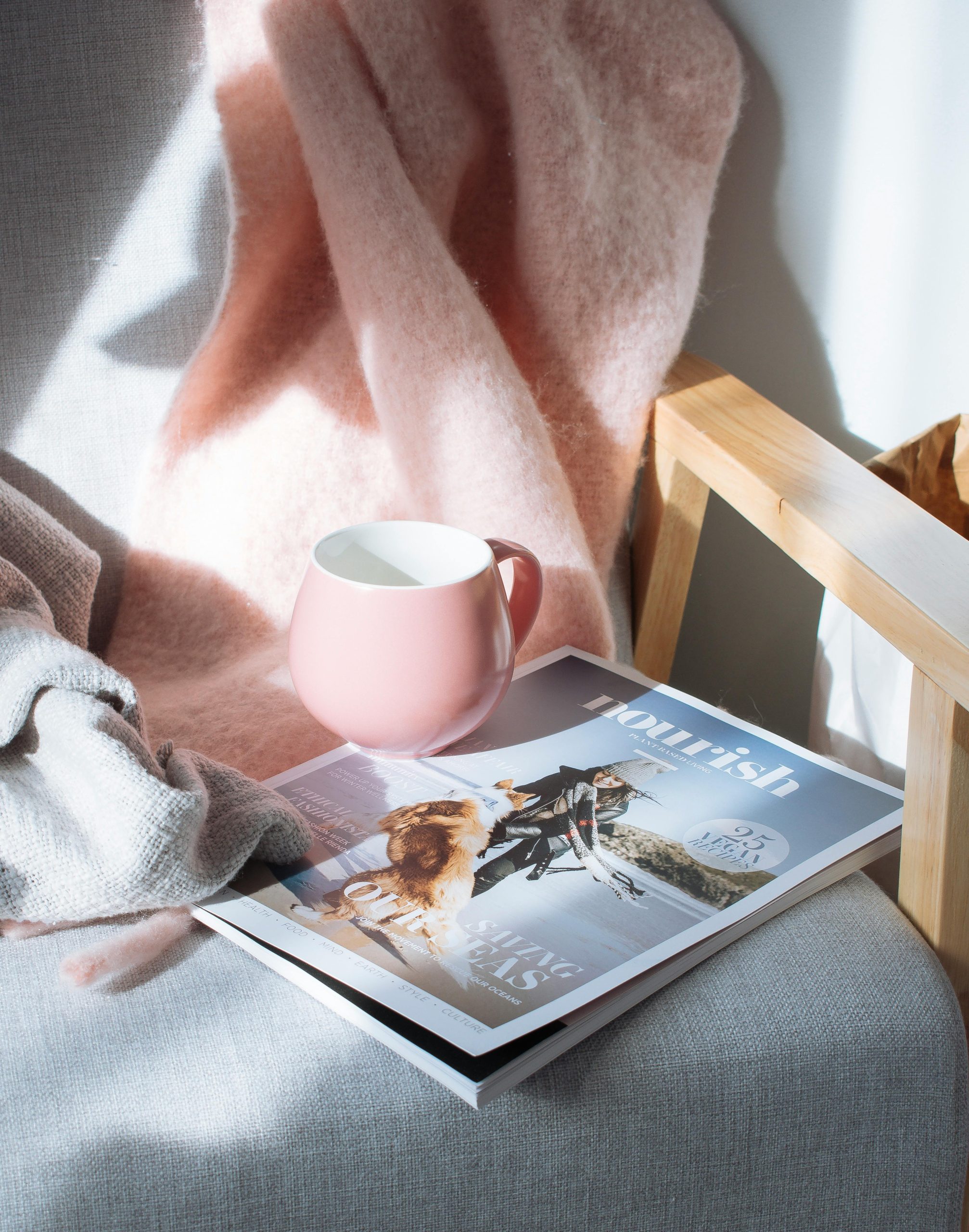 Minimalist Lifestyle: Decorating Your Home with a Clean Aesthetic